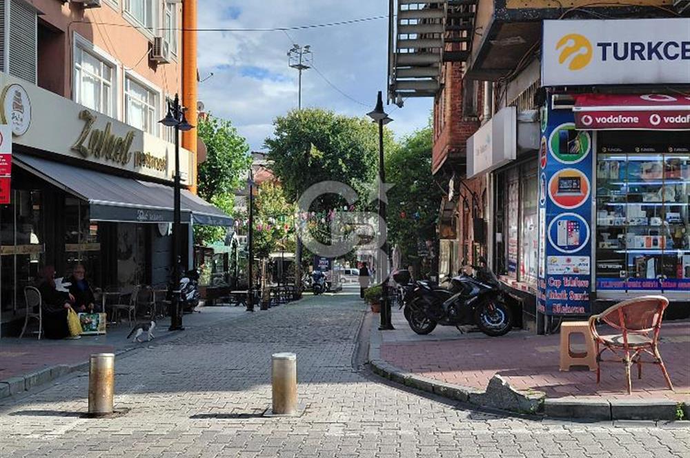 Fatih,Ali Kuşçu mah. MIıhçılar caddesinde Fatih Camiisine komşu konumda Satılık 2+1 Daire