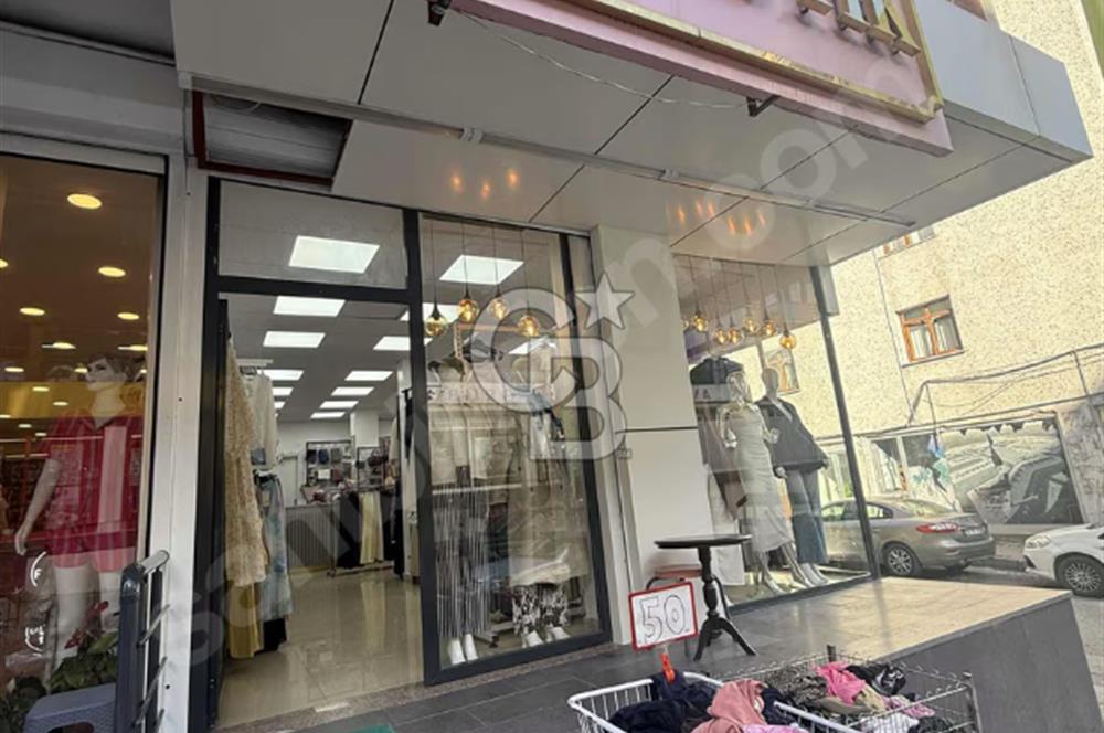CADDE ÜZERİ YÜRÜYÜŞ YOLUNDA DEVREN KADIN GİYİM MAĞAZASI