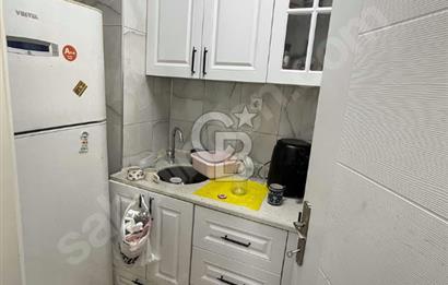 CADDE ÜZERİ YÜRÜYÜŞ YOLUNDA DEVREN KADIN GİYİM MAĞAZASI