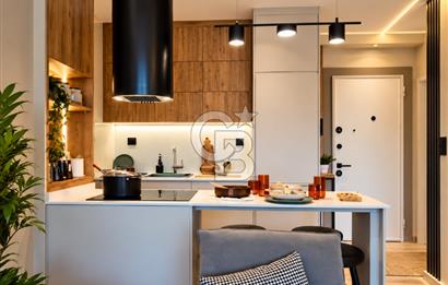ÇANDARLI'DA 1+1 HAVUZLU GÜVENLİKLİ SİTE'DE SATILIK 55m2 DAİRE