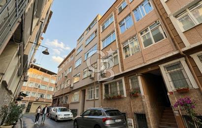 Kocamustafapaşa Silivrikapı Mahallesi’nde 2. Katta Satılık 2+1 Daire