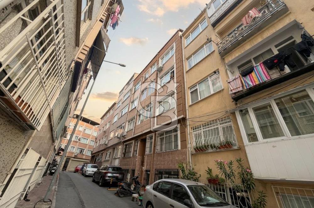 Kocamustafapaşa Silivrikapı Mahallesi’nde 2. Katta Satılık 2+1 Daire