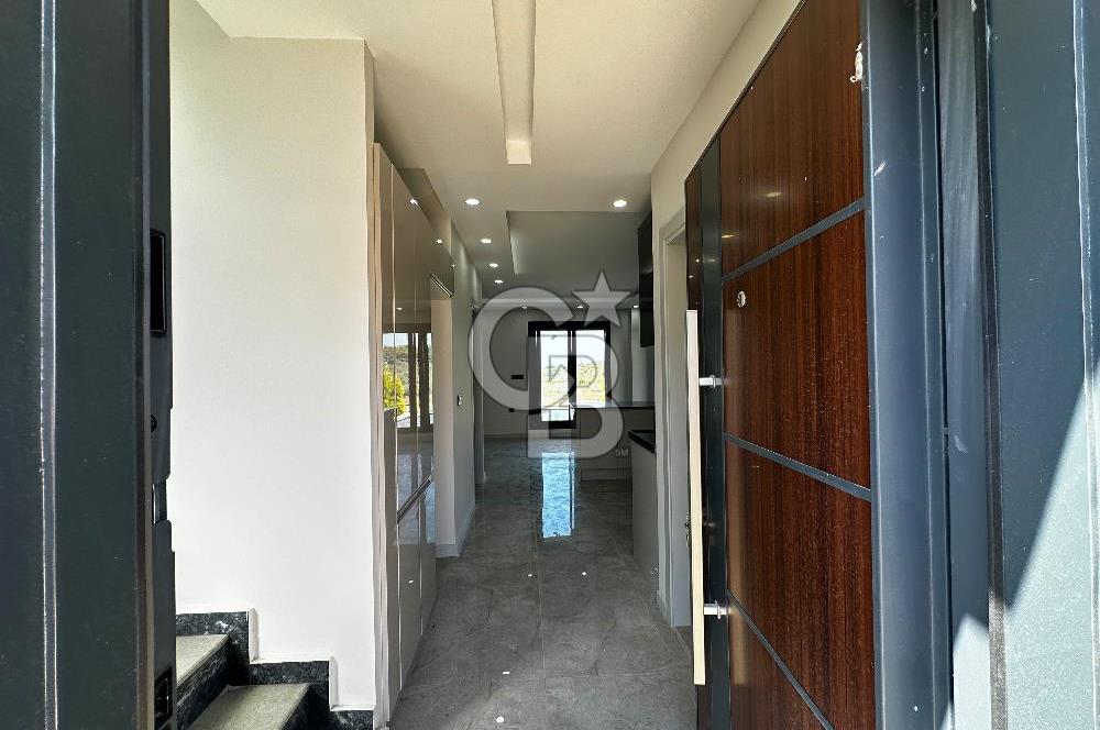 Kuşadası Davutlar’da Havuzlu 4+1 Satılık Lüks Villa 