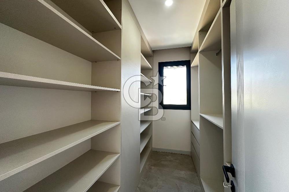 Kuşadası Davutlar’da Havuzlu 4+1 Satılık Lüks Villa 
