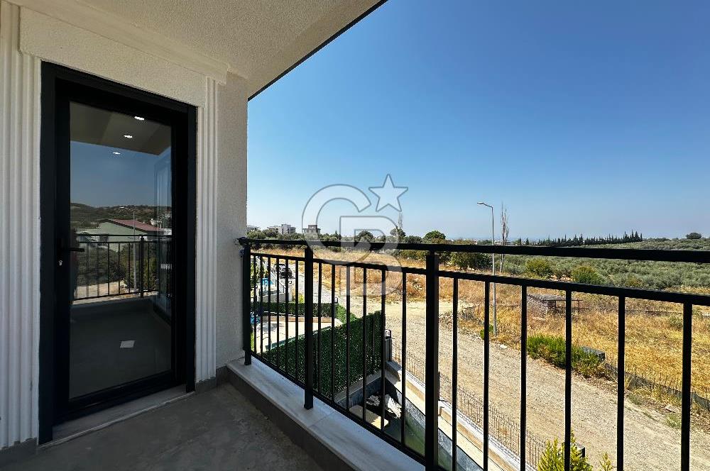 Kuşadası Davutlar’da Havuzlu 4+1 Satılık Lüks Villa 