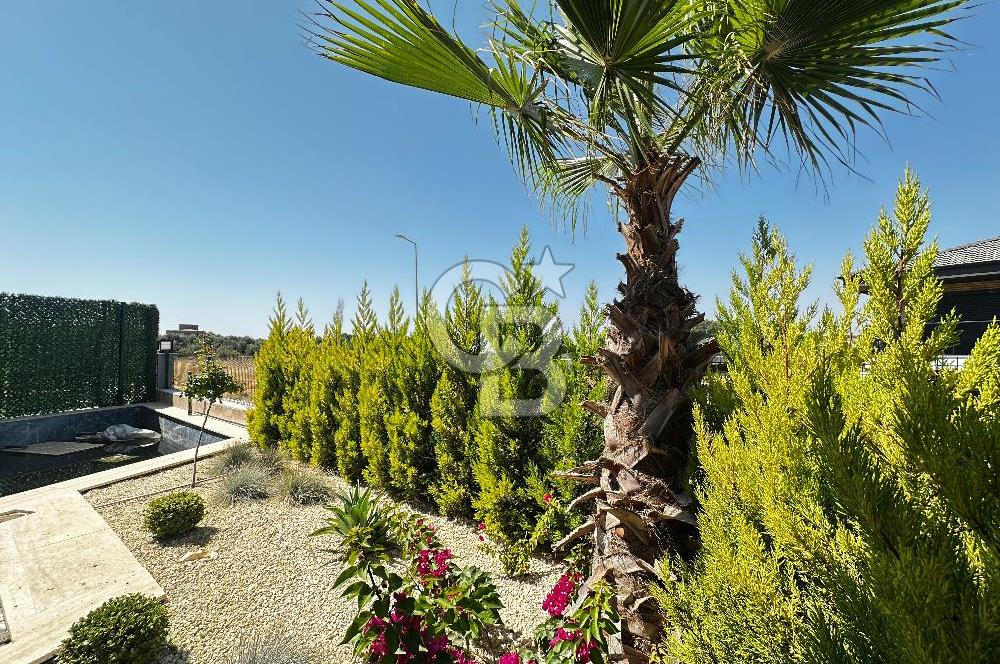 Kuşadası Davutlar’da Havuzlu 4+1 Satılık Lüks Villa 