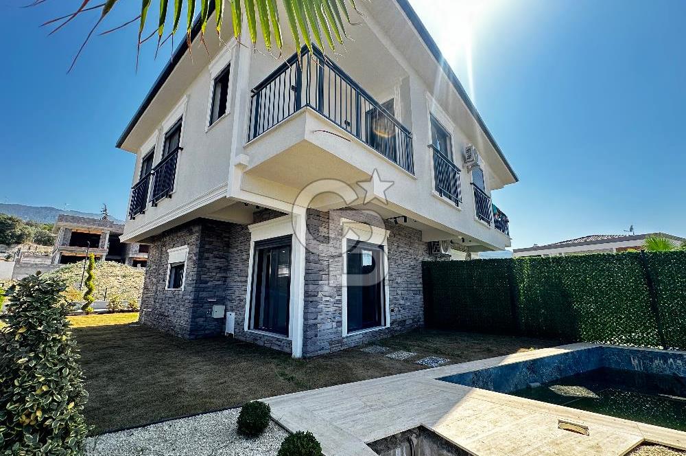 Kuşadası Davutlar’da Havuzlu 4+1 Satılık Lüks Villa 