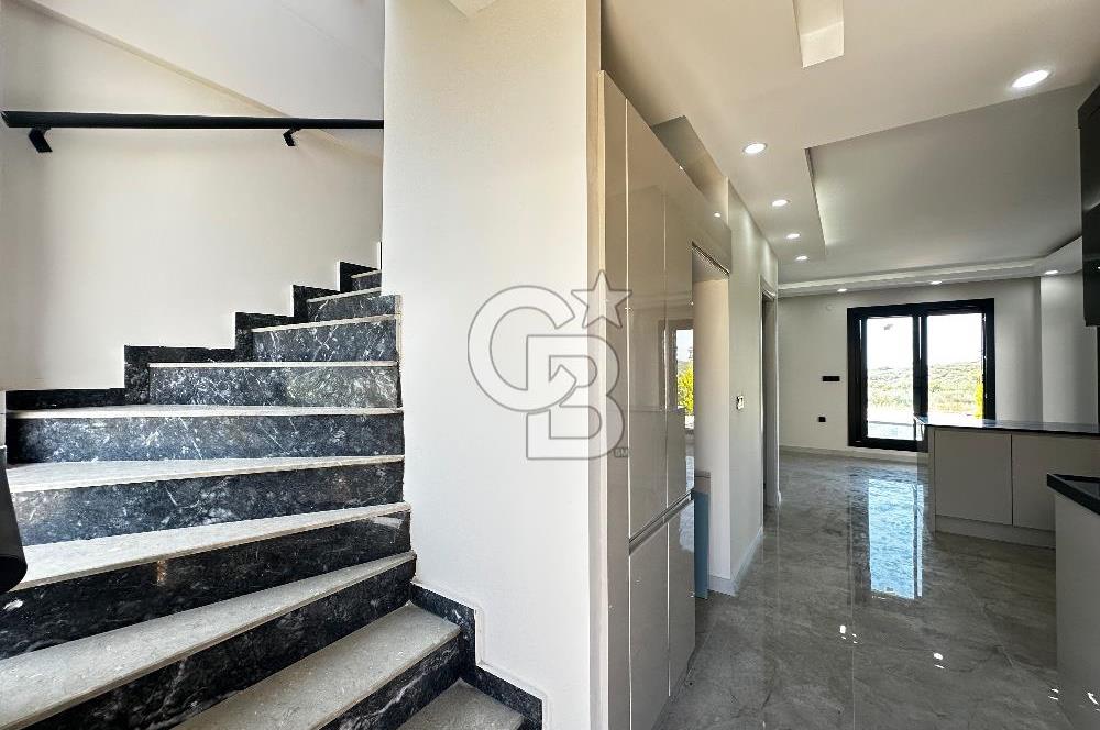 Kuşadası Davutlar’da Havuzlu 4+1 Satılık Lüks Villa 