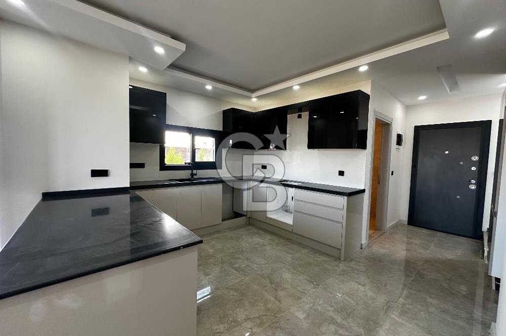 Kuşadası Davutlar’da Havuzlu 4+1 Satılık Lüks Villa 