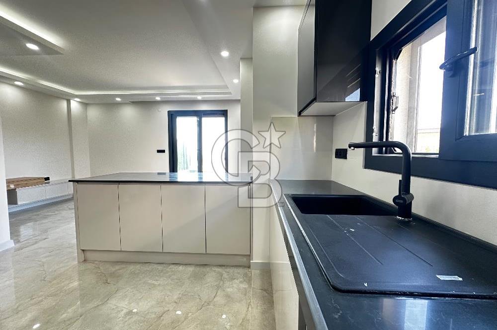 Kuşadası Davutlar’da Havuzlu 4+1 Satılık Lüks Villa 