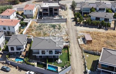 Kuşadası Davutlar’da Havuzlu 4+1 Satılık Lüks Villa 