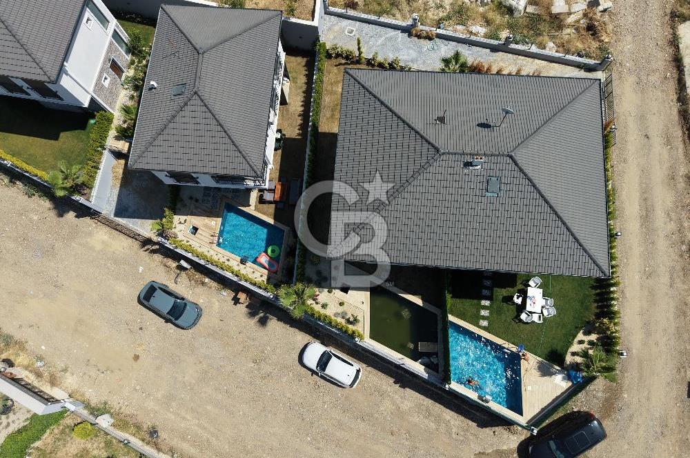 Kuşadası Davutlar’da Havuzlu 4+1 Satılık Lüks Villa 