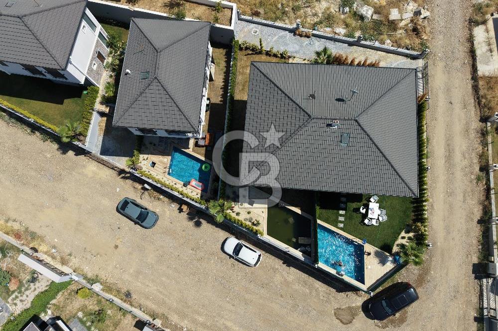 Kuşadası Davutlar’da Havuzlu 4+1 Satılık Lüks Villa 