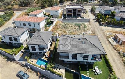 Kuşadası Davutlar’da Havuzlu 4+1 Satılık Lüks Villa 