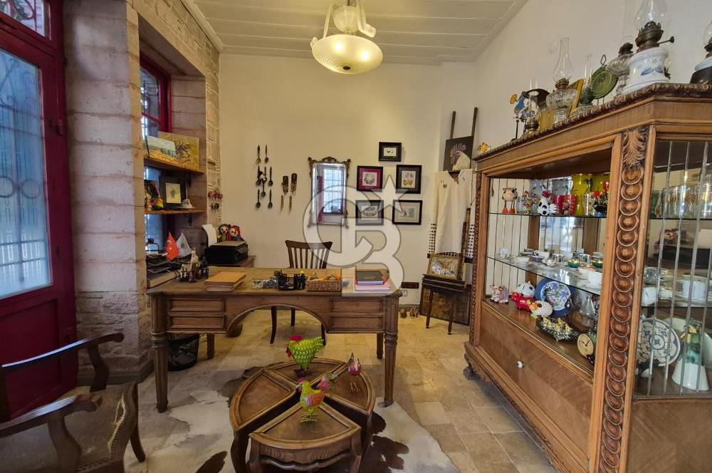 Küçükköy’de Taş Mimarili 6 Oda Kapasiteli Satılık Butik Otel