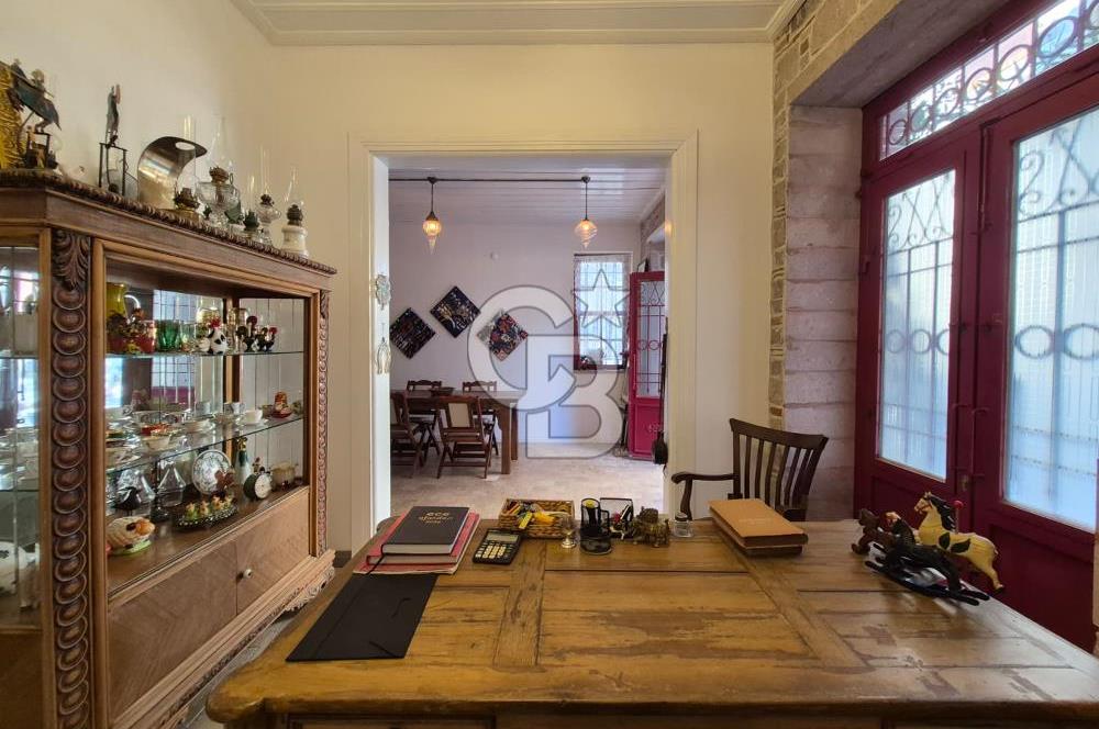 Küçükköy’de Taş Mimarili 6 Oda Kapasiteli Satılık Butik Otel