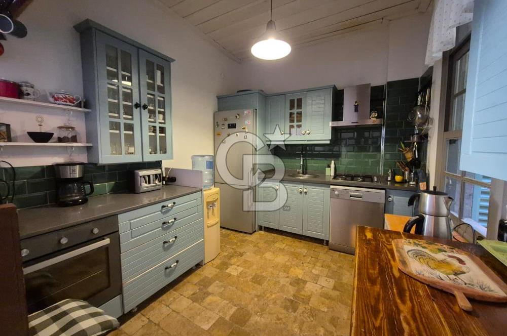 Küçükköy’de Taş Mimarili 6 Oda Kapasiteli Satılık Butik Otel