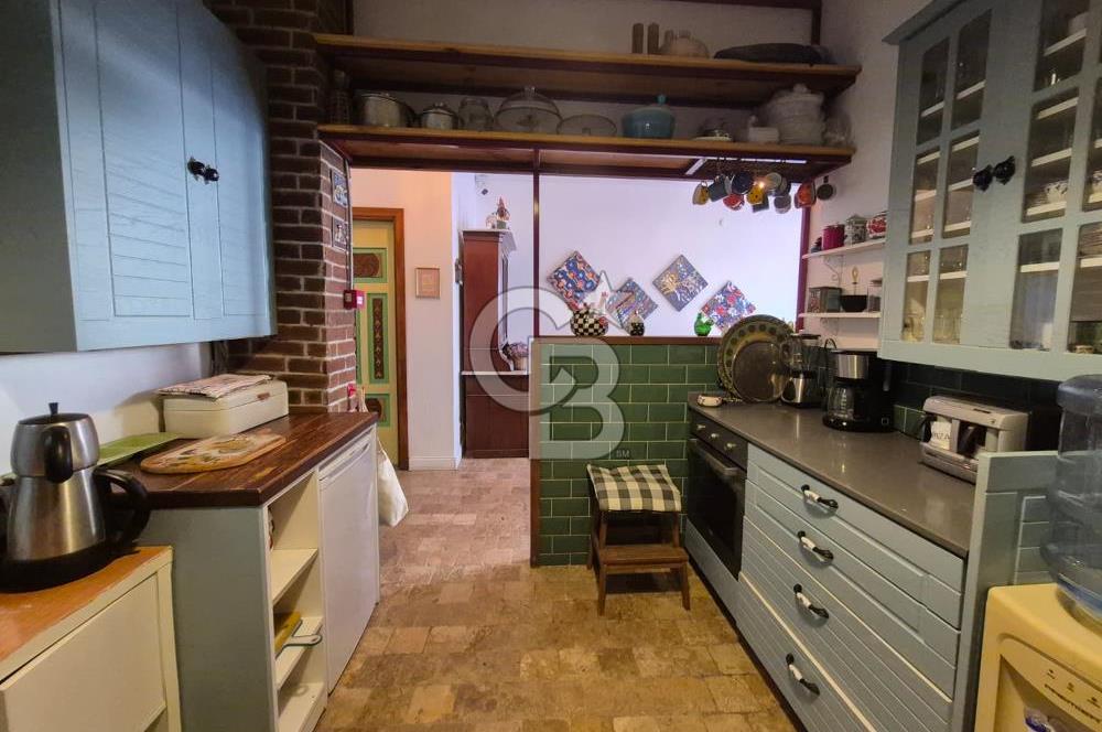Küçükköy’de Taş Mimarili 6 Oda Kapasiteli Satılık Butik Otel