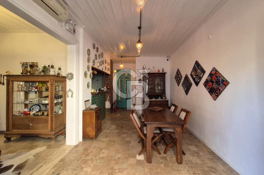 Küçükköy’de Taş Mimarili 6 Oda Kapasiteli Satılık Butik Otel