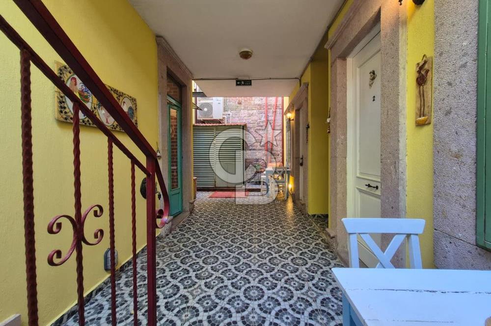 Küçükköy’de Taş Mimarili 6 Oda Kapasiteli Satılık Butik Otel