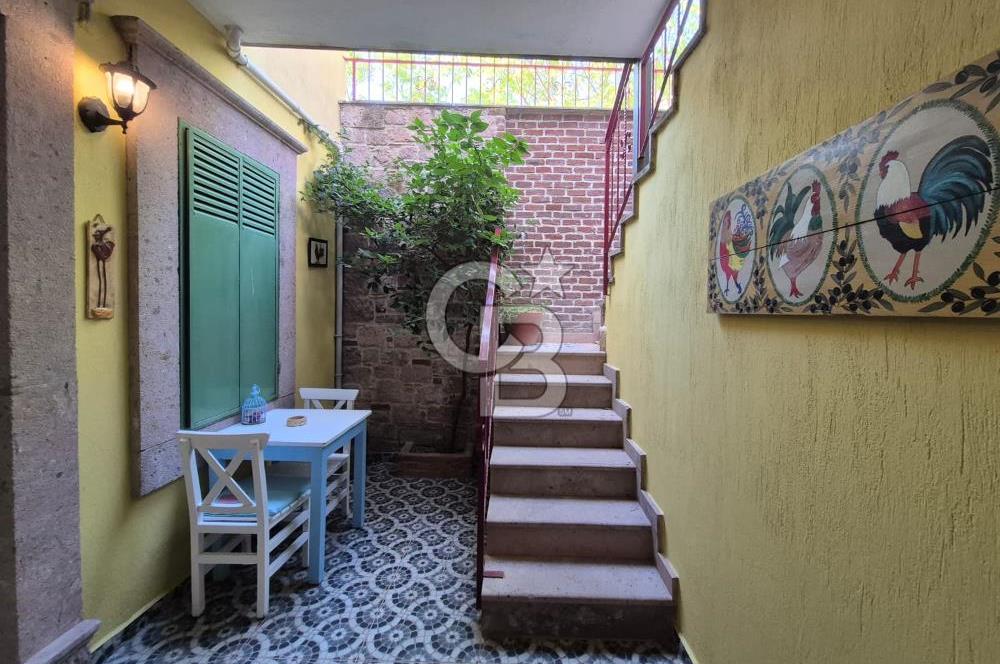 Küçükköy’de Taş Mimarili 6 Oda Kapasiteli Satılık Butik Otel