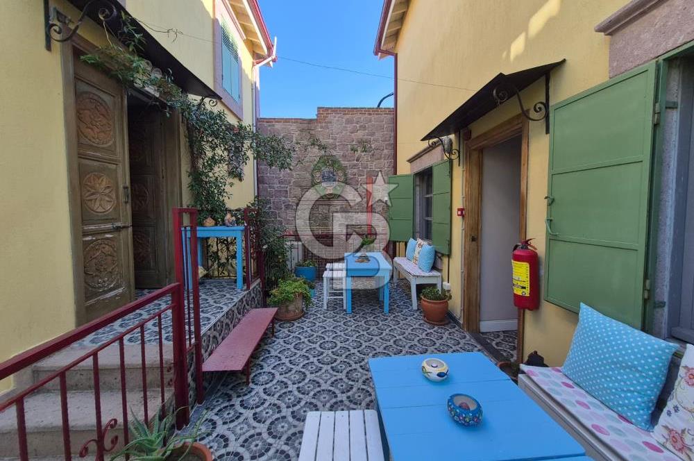Küçükköy’de Taş Mimarili 6 Oda Kapasiteli Satılık Butik Otel