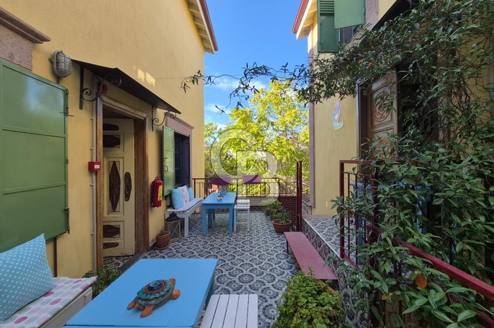 Küçükköy’de Taş Mimarili 6 Oda Kapasiteli Satılık Butik Otel