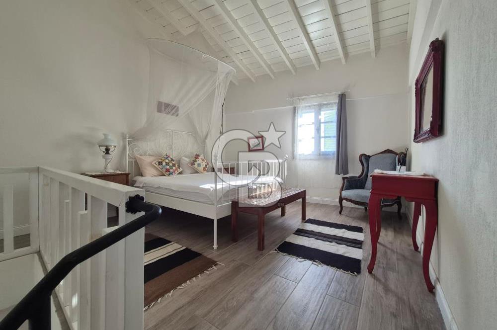Küçükköy’de Taş Mimarili 6 Oda Kapasiteli Satılık Butik Otel