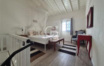 Küçükköy’de Taş Mimarili 6 Oda Kapasiteli Satılık Butik Otel