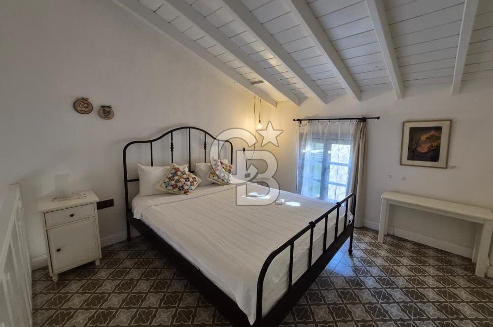 Küçükköy’de Taş Mimarili 6 Oda Kapasiteli Satılık Butik Otel