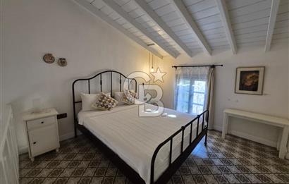 Küçükköy’de Taş Mimarili 6 Oda Kapasiteli Satılık Butik Otel
