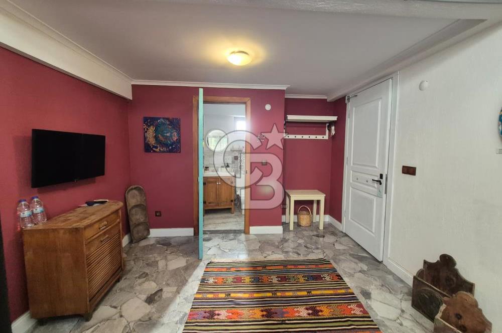 Küçükköy’de Taş Mimarili 6 Oda Kapasiteli Satılık Butik Otel
