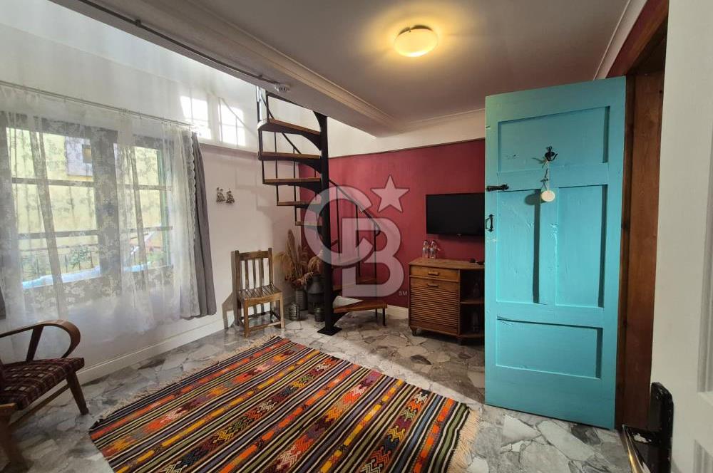 Küçükköy’de Taş Mimarili 6 Oda Kapasiteli Satılık Butik Otel