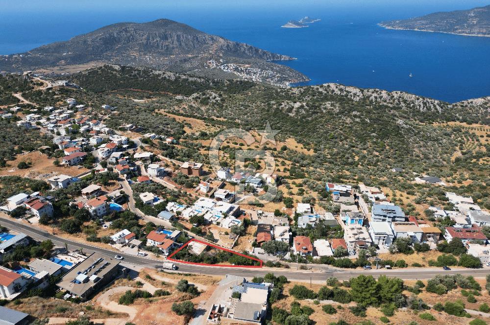Kaş Bezirgan Villalar Bölgesinde Ana Yola Cepheli