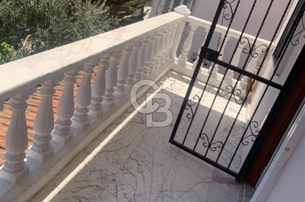 ÜRKMEZDE DENİZE 50 METRE YAKINLIKTA KİRALIK TRİPLEKS VİLLA