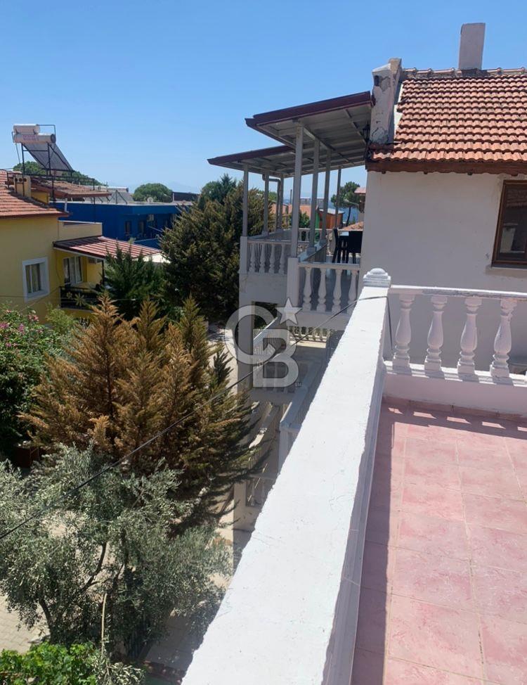 ÜRKMEZDE DENİZE 50 METRE YAKINLIKTA KİRALIK TRİPLEKS VİLLA