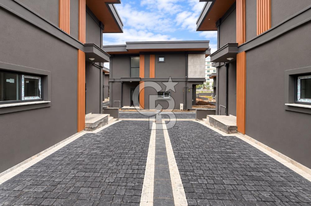 KOCAELİ BAŞİSKELE YENİKÖY MERKEZ SİTE İÇİNDE SATILIK 4+1 VİLLA