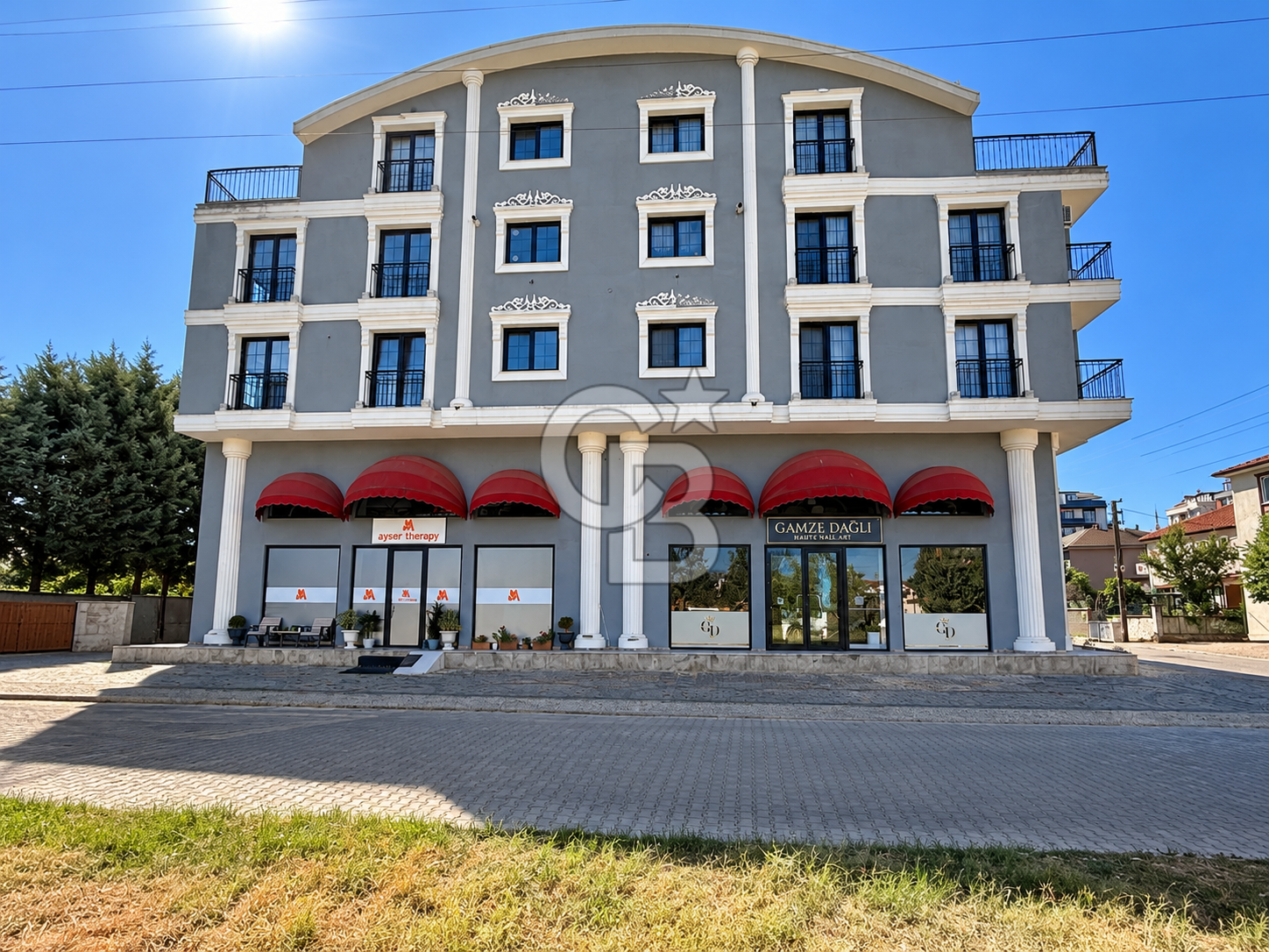 BAŞİSKELE BARBAROS MERKEZDE 3 CEPHELİ SATILIK 2+1 ARAKAT DAİRE