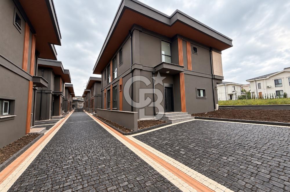 KOCAELİ BAŞİSKELE YENİKÖY MERKEZ SİTE İÇİNDE SATILIK 4+1 VİLLA
