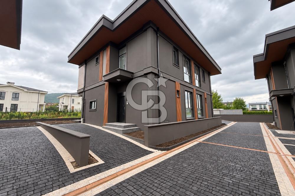 KOCAELİ BAŞİSKELE YENİKÖY MERKEZ SİTE İÇİNDE SATILIK 4+1 VİLLA