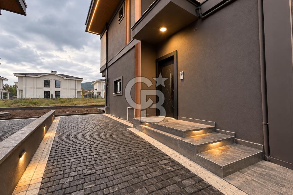 KOCAELİ BAŞİSKELE YENİKÖY MERKEZ SİTE İÇİNDE SATILIK 4+1 VİLLA