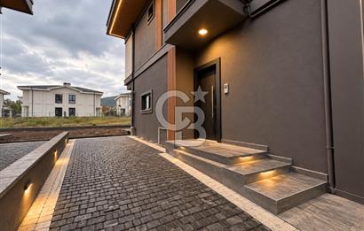 KOCAELİ BAŞİSKELE YENİKÖY MERKEZ SİTE İÇİNDE SATILIK 4+1 VİLLA