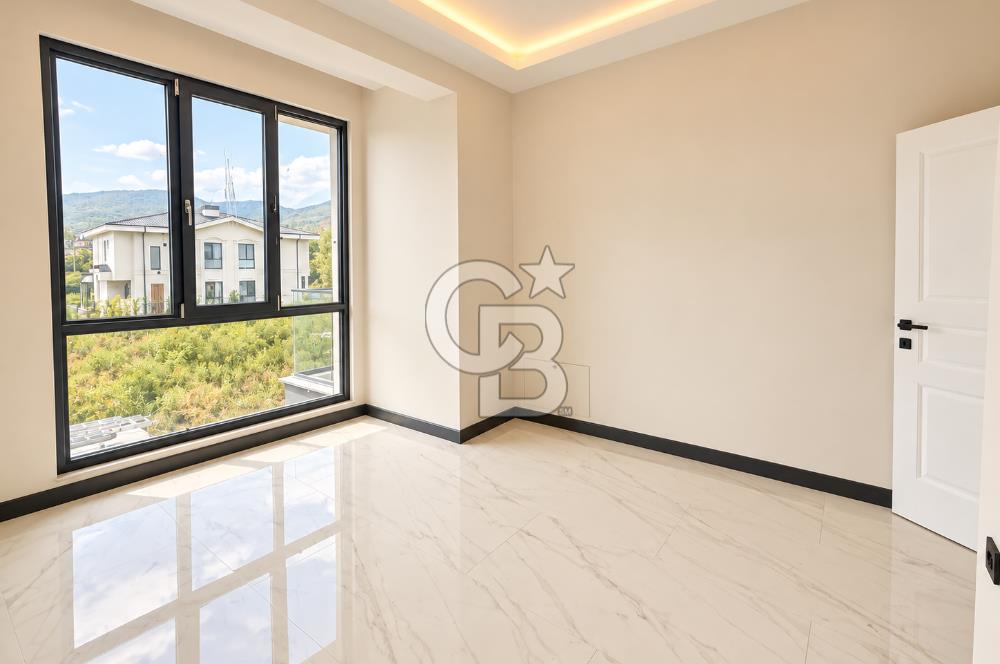 KOCAELİ BAŞİSKELE YENİKÖY MERKEZ SİTE İÇİNDE SATILIK 4+1 VİLLA