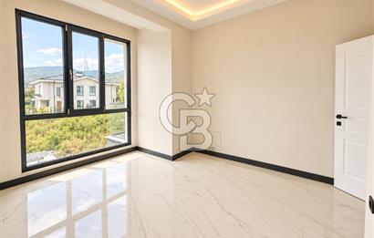 KOCAELİ BAŞİSKELE YENİKÖY MERKEZ SİTE İÇİNDE SATILIK 4+1 VİLLA