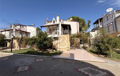 AYVALIK ALTINOVA MANASKENT SİTESİNDE DENİZE 200 METRE 4+1 VİLLA