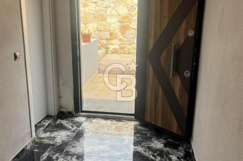 Foça Yenibağarası Satılık 6+2 Bahçe Dubleks