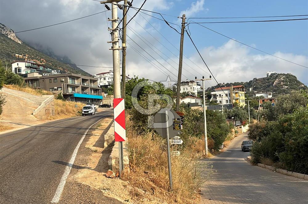 Kaş Bezirgan Villalar Bölgesinde Ana Yola Cepheli