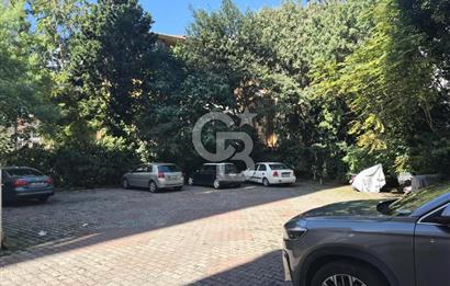 Fenerbahçe'de Fener Kalamış Caddesi Üzerinde Satılık 3+1 Daire