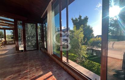 GÖLBAŞI BAHÇELİEVLER’DE SATILIK 980 M² BAHÇELİ, KÖŞE KONUMDA 6+2 VİLLA