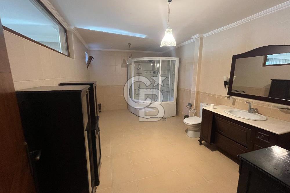GÖLBAŞI BAHÇELİEVLER’DE SATILIK 980 M² BAHÇELİ, KÖŞE KONUMDA 6+2 VİLLA